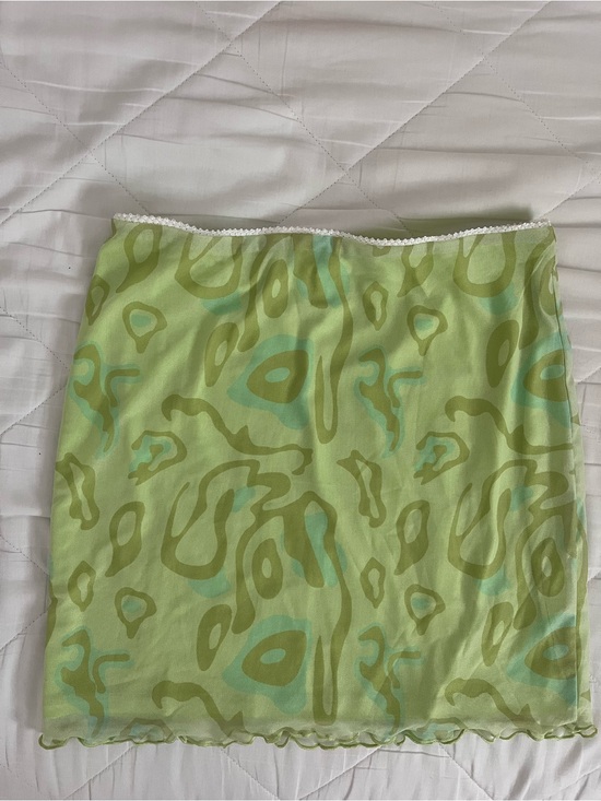 Princess Polly Dresses & Skirts - Princess Polly Light Green Mesh Abstract Print Skirt
